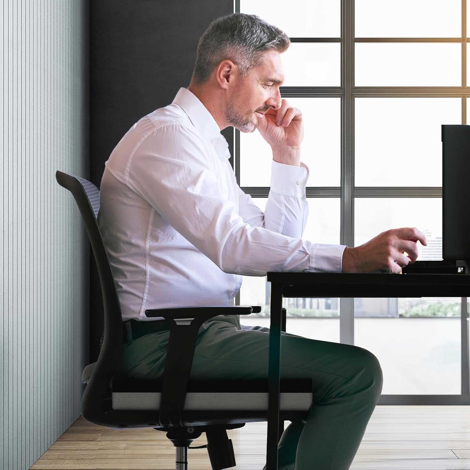 Ventilation Seat Cushion with Innovation Heat Dissipation Design, Anti-Bedsore Wheelchair Cushion with Supportive Memory Foam, Waterproof & Anti-Slip Cover, Improve Lower Back & Tailbone Comfort